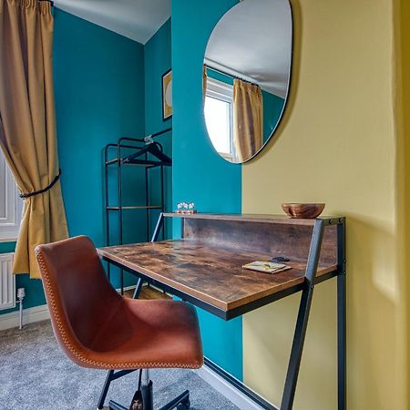 2 Bedrooms Modern, Stunning & Stylish Contractor House, Prime Portsmouth Location With Free Parking Permit, Summer Special Offer!! - By Blue Puffin Stays Exteriér fotografie